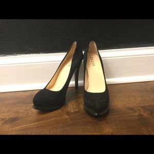 Guess black velvet pumps size 8.5